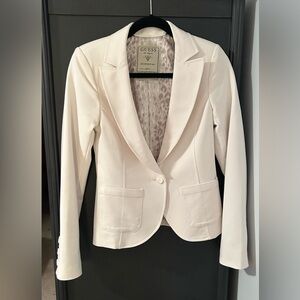 Guess White Blazer with Notched Lapel and Structured Shoulders